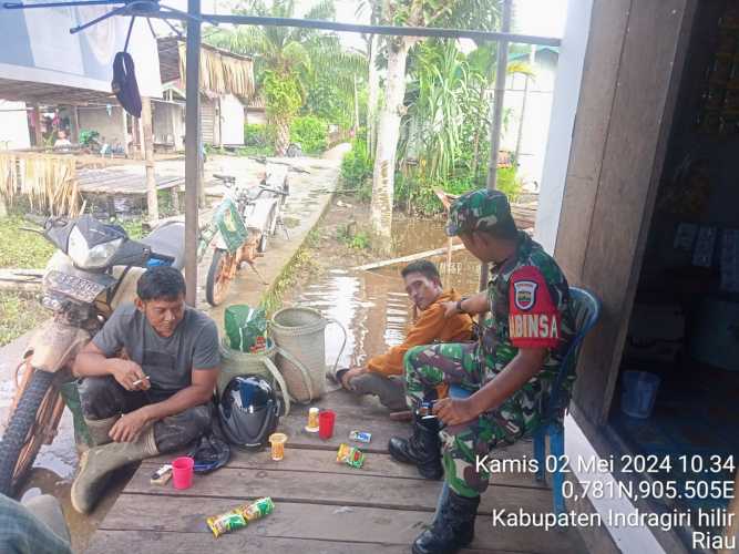 Babinsa Pulau Burung Tingkatkan Kualitas Komsos