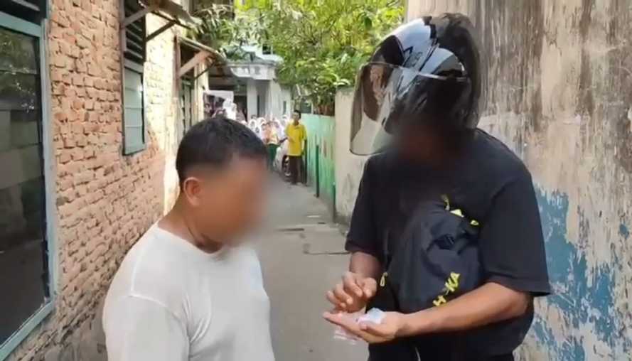 Masuk Lorong Sempit, Polisi Menyamar Jadi Pembeli untuk Jebak Pengedar Sabu di Panger Pekanbaru