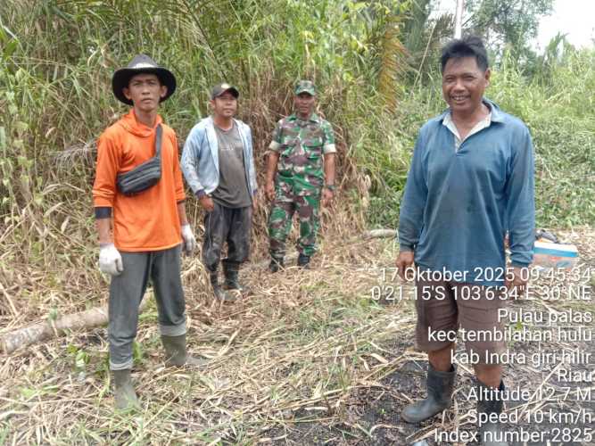 Babinsa Koramil 01/Tbh Laksanakan Patroli Tapal Batas di Kelurahan Pekan Arba