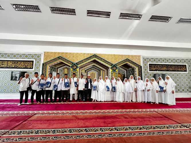 PT. Azzam Khalif Baitullah Lepas 48 Calon Jemaah Umroh dari Inhil