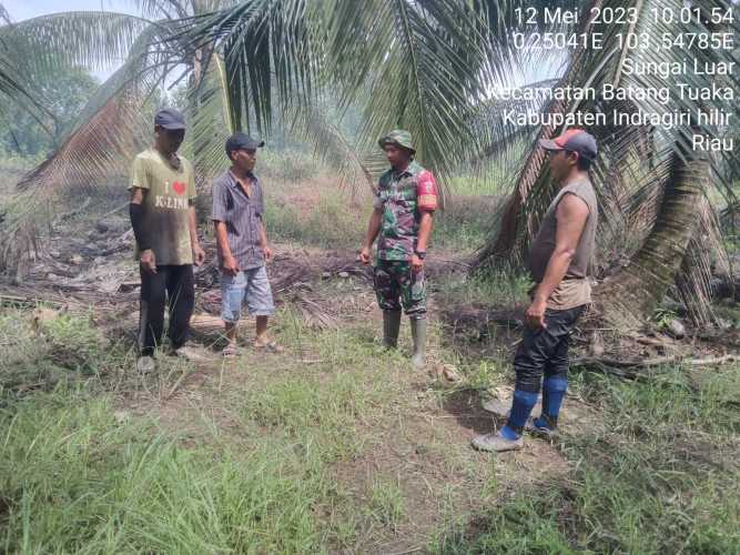 Babinsa Sungai Luar Awasi Pembakar Liar