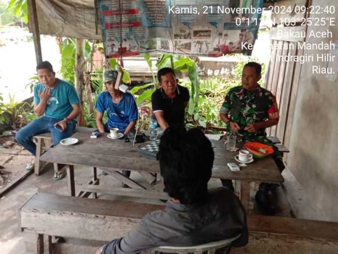 Babinsa Bakau Aceh Sambangi Warga Dalam Penyuluhan Pilkada Damai