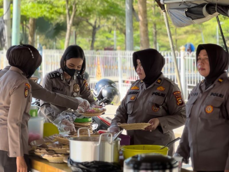 Program Berbagi Sarapan Gratis Direktorat Samapta Polda Riau, Hasil Masakan Polwan.