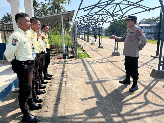Kapolsek Pulau Burung Berikan Arahan Kepada Security PT. RSUP Terkait Kamtibmas