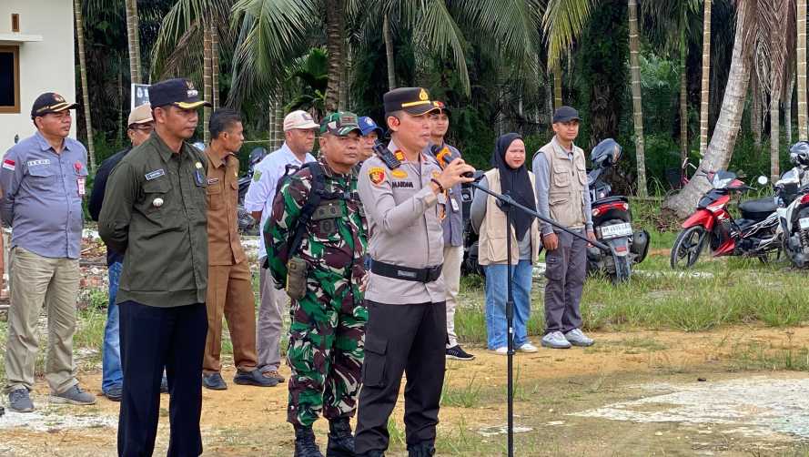 Kapolsek Kempas bersama Forkopimcam Gelar Apel Siaga Pergeseran Logistik Pilkada 2024.