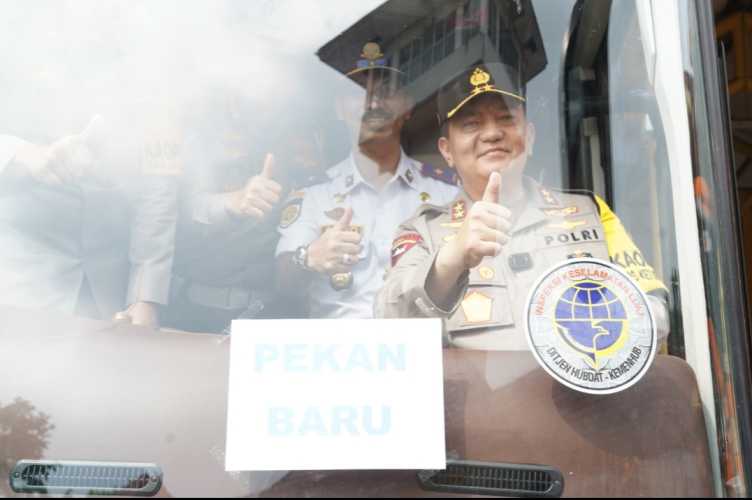 Kapolda Riau Tinjau Persiapan Arus Mudik Terutama Soal Kesehatan, Kelayakan Kendaraan, dan Keselamatan Penumpang