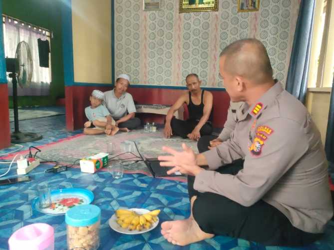 Kapolsek Pulau Burung Lakukan Sambang Sosial, Pererat Sinergi dengan Pemerintah Desa