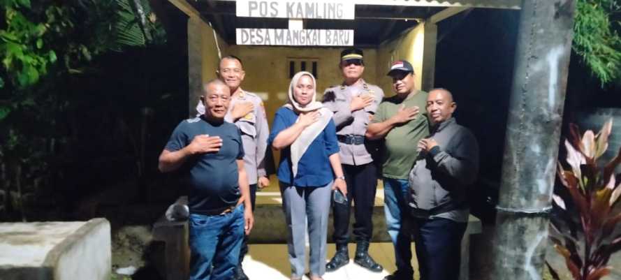 Personel Sat Binmas Polres Batu Bara Laksanakan Ronda Malam di Desa Mangkai Baru