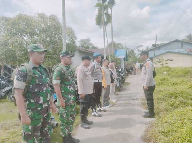 Personil Koramil 11/Pulau Burung Amankan Jalannya Kampanye Paslon Cabup dan Cawabup Inhil di lapangan Futsal