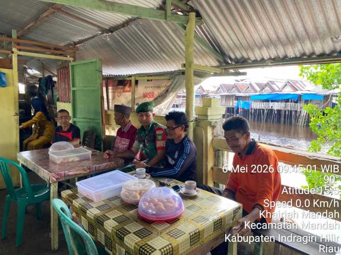 Babinsa Mandah Tingkatkan Etos Kerja Warga dalam Pemenuhan Kebutuhan Sehari-hari Melalui Komsos