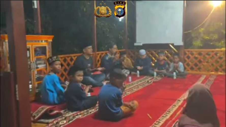 Polsek Tembilahan Hulu Gelar Magrib Mengaji dan Doa Bersama di TPA Al-Insyirah Sambut 1 Muharram 1447 H