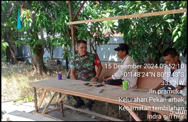 Babinsa Koramil 01/Tembilahan Gelar Komsos, Perkuat Hubungan dengan Masyarakat