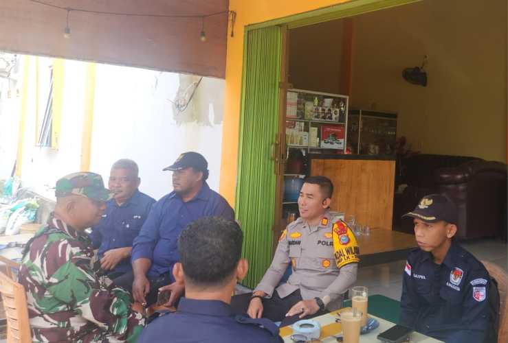 Kapolsek Kempas Ngopi Bareng dengan PPS, Himbau Jaga Netralitas dalam Pilkada 2024