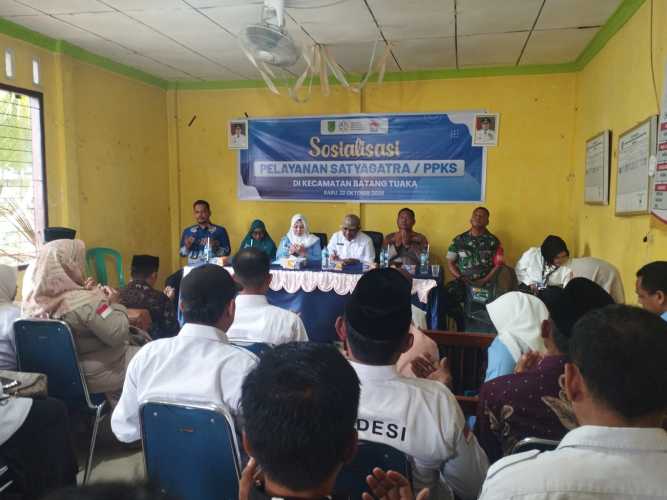 Babinsa Sungai Dusun Hadiri Sosialisasi Pelayanan Satyagatra/PPKS di Kecamatan Batang Tuaka