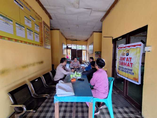 Polsek Pelangiran Gelar Kegiatan Jumat Curhat untuk Meningkatkan Kedekatan dengan Masyarakat
