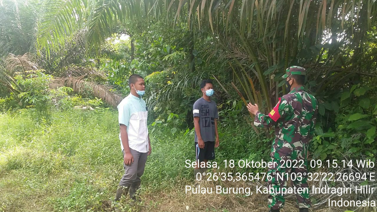 Serda Arlannsyah Babinsa Koramil 11/Pulau Burung Berbagi Cara Mencegah Karhutlah