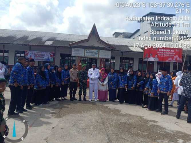 Babinsa Belaras Bersama Apdes Ikuti Upacara Bendera simpenan HUT RI Ke-79