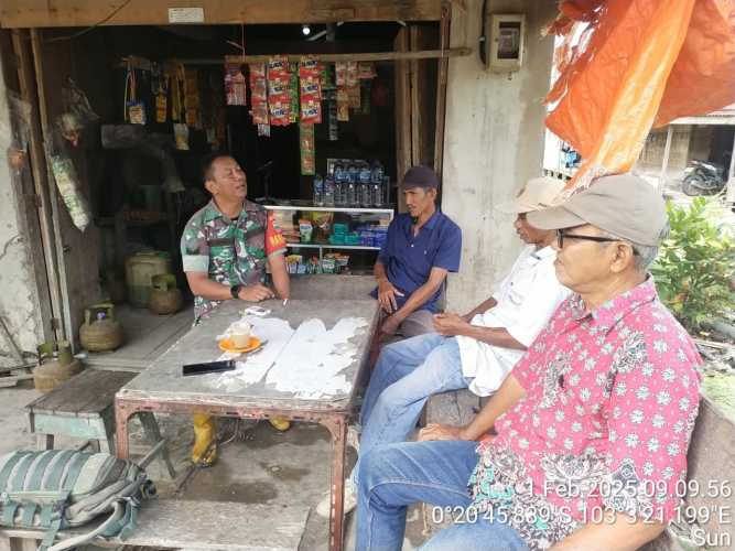 Babinsa Serda Pernando Perkuat Kebersihan Lingkungan dan Sinergi Masyarakat di Desa Sungai Dusun
