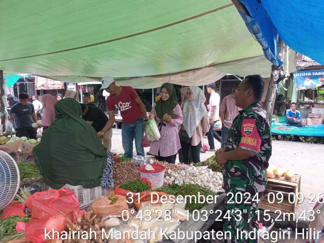 Babinsa Kopda Sudarwis Komsos Kunci Perkuat Keamanan dan Ketertiban di Kampung Pancasila