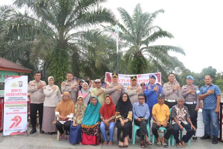 Polres Pelalawan Gelar Bakti Kesehatan untuk Masyarakat Pesisir dalam Rangka HUT Bhayangkara Ke-79