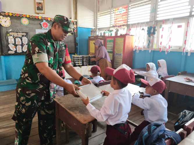 Babinsa Serda Miskal Mantapkan kegiatan pendampingan MBG di Tembilahan Hulu