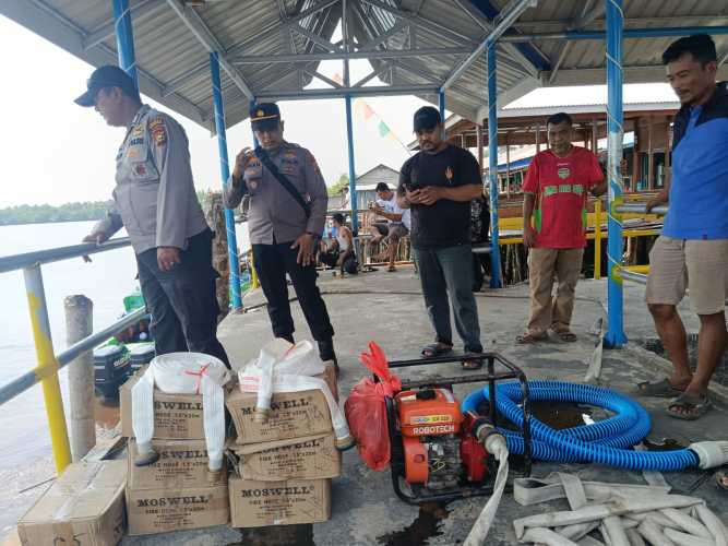 Polsek Pelangiran Cek Peralatan Karhutla di Desa Teluk Bunian ,Bentuk Kesiapsiagaan Kebakaran di Musim Kemarau