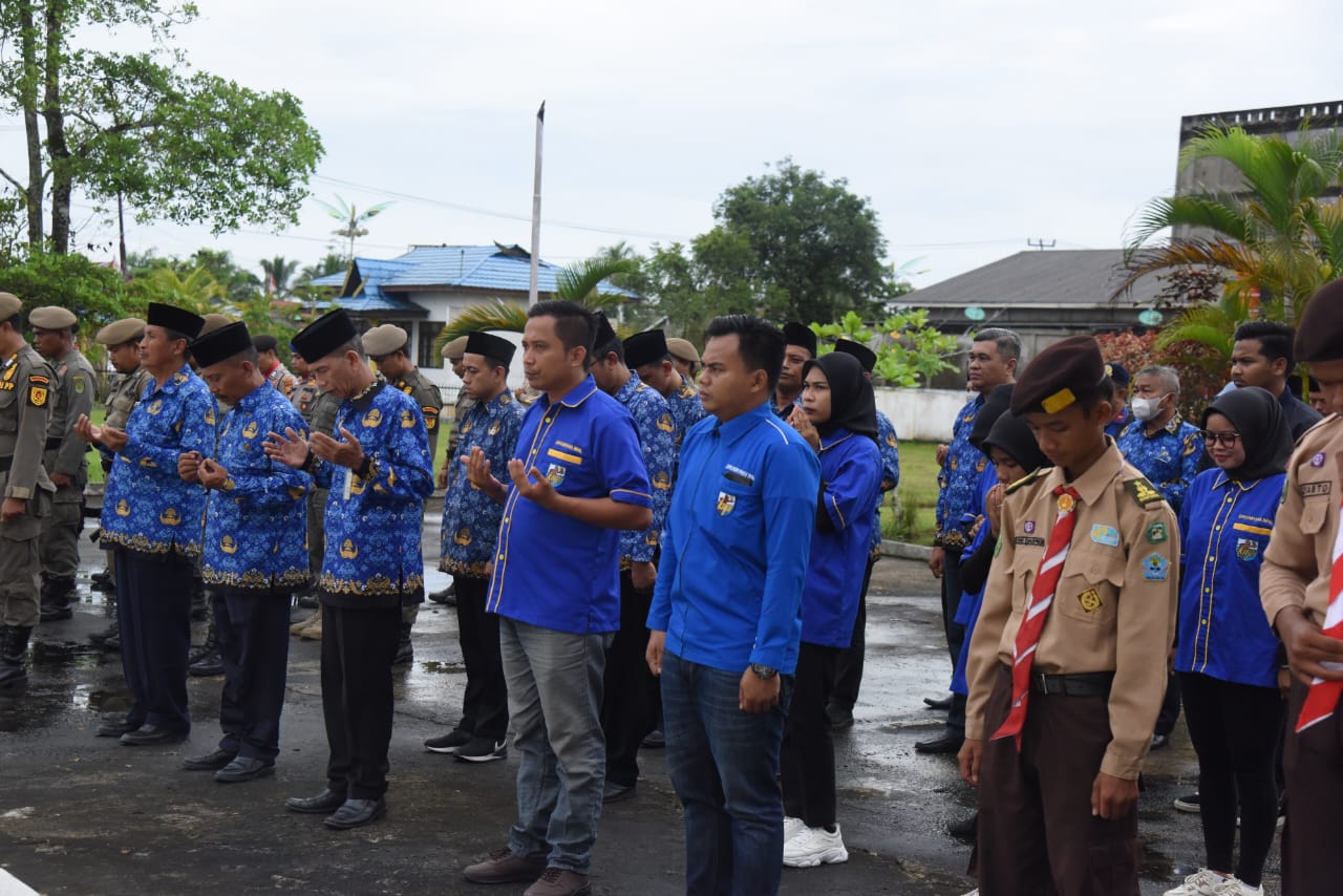 Hari Pahlawan ke-77, KNPI Inhil Ikuti Upacara dan Lakukan Ziarah serta Tabur Bunga di Taman Makam Pahlawan