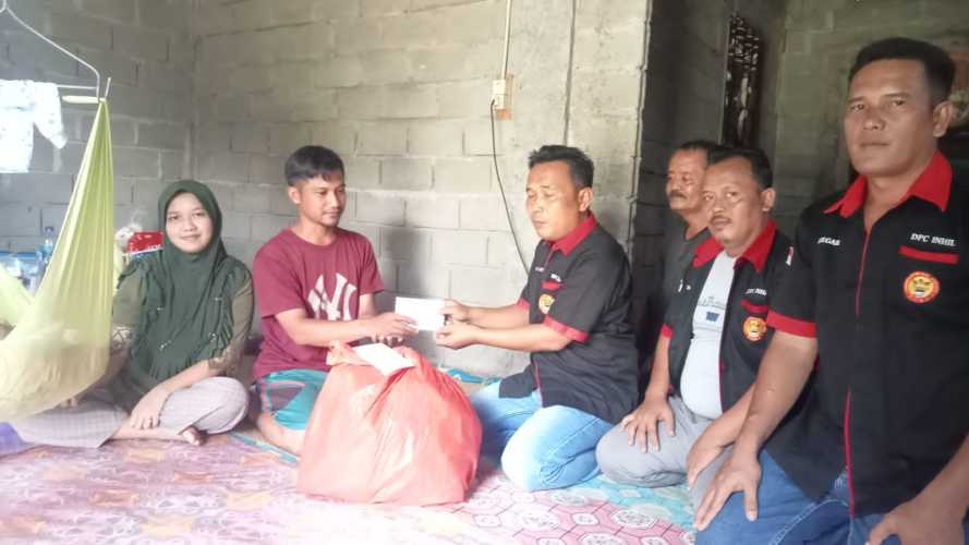 DPC PUMA Inhil Berikan Bantuan Sembako Kepada Hafidan Balita Penderita Hidrocefalus