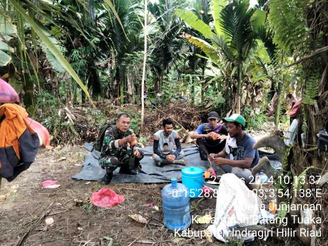 Kiprah Babinsa Sungai Junjangan dalam Membangun Sikap Gotong Royong Warganya