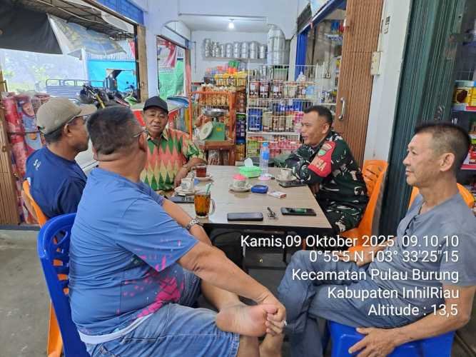 Babinsa Koramil 11/Pulau Burung Laksanakan Penguatan Jaringan Teritorial di Desa Sungai Danai