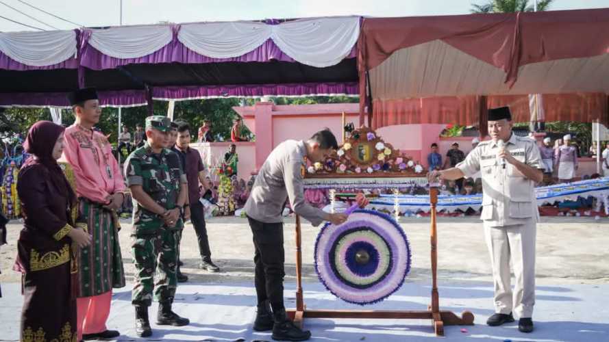 Dengan Pemukulan Gong, Bupati Kuansing Resmi Membuka Pacu Jalur Rayon I Inuman Tahun 2026