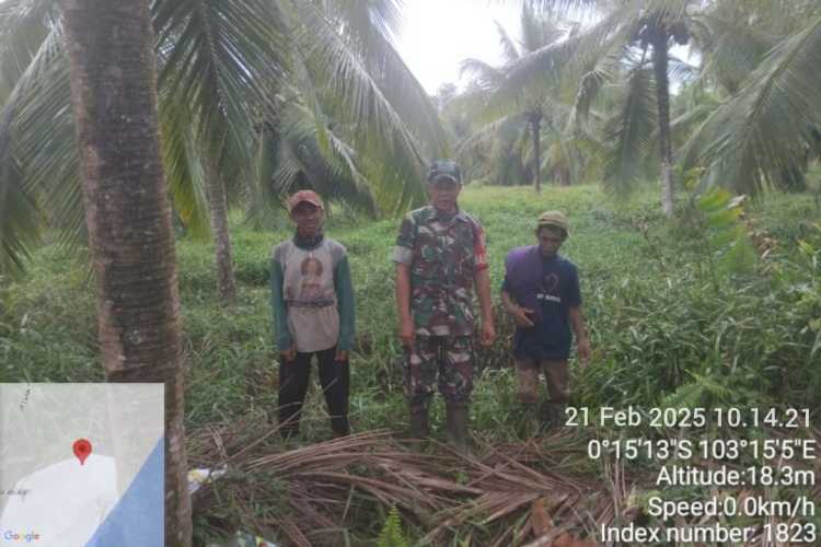 Babinsa Koramil 12/Btk Gencar Sosialisasi Karlahut: Ajak Warga Sungai Piring Hindari Pembakaran Lahan untuk Cegah Asap dan Kebakaran