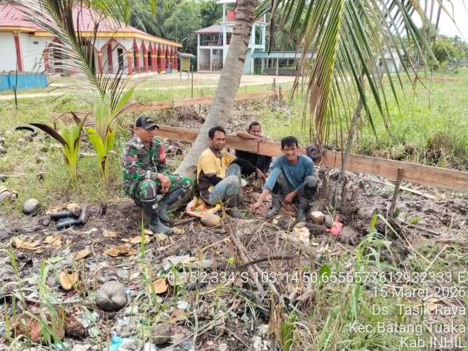 Babinsa Tasik Raya Laksanakan Pengawasan Terpadu Pembangunan Koperasi Desa/Kelurahan Merah Putih