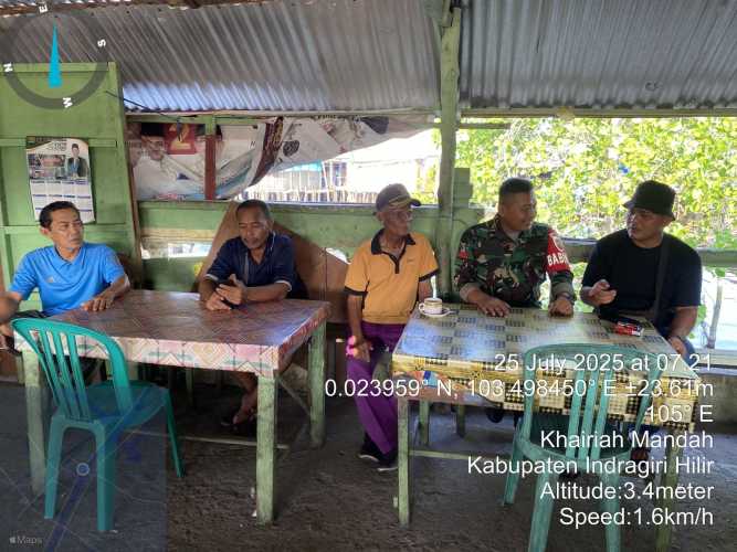 Babinsa Koramil 08/Mandah Lakukan Komsos Pagi, Perkuat Binrah Kamtibmas di Desa Bekawan