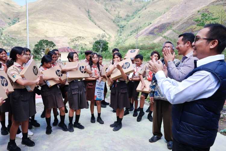 Dukung Transformasi Digital Pendidikan, PT Inalum Salurkan Bantuan Laptop