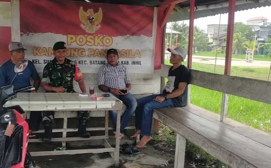 Babinsa Serka Syamsir Galang Kepedulian Warga Sungai Piring Melalui Kampung Pancasila