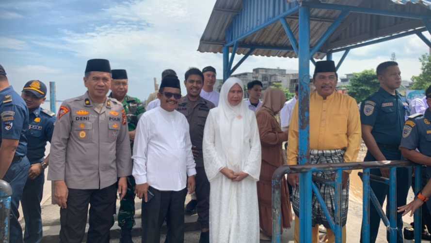 Kabag Ops Polres Inhil Wakili Kapolres Sambut Kedatangan Jemaah Haji Indragiri Hilir