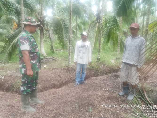Babinsa Koramil 12/Batangtuaka  Melindungi Lingkungan dari Karhutla