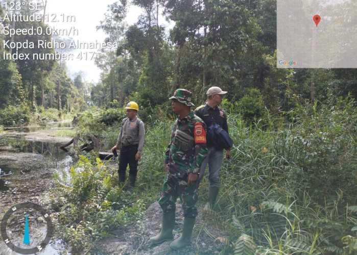 Babinsa Pantau Aktifitas Warga di Perbatasan Lahan Konsesi