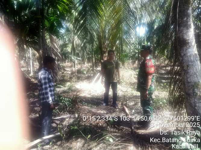 Babinsa Lakukan pemetaan wilayah rawan karhutlah melalui patroli tapal batas: