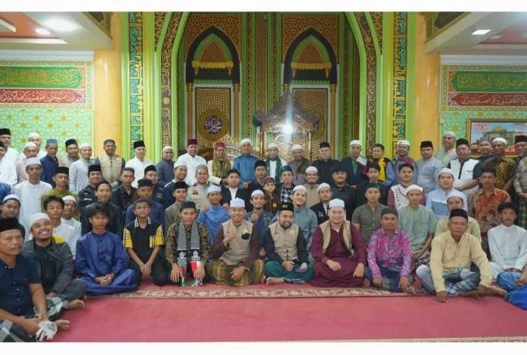 Pj.Bupati Herman SULING Bersama di Masjid Darul Mukhlisin
