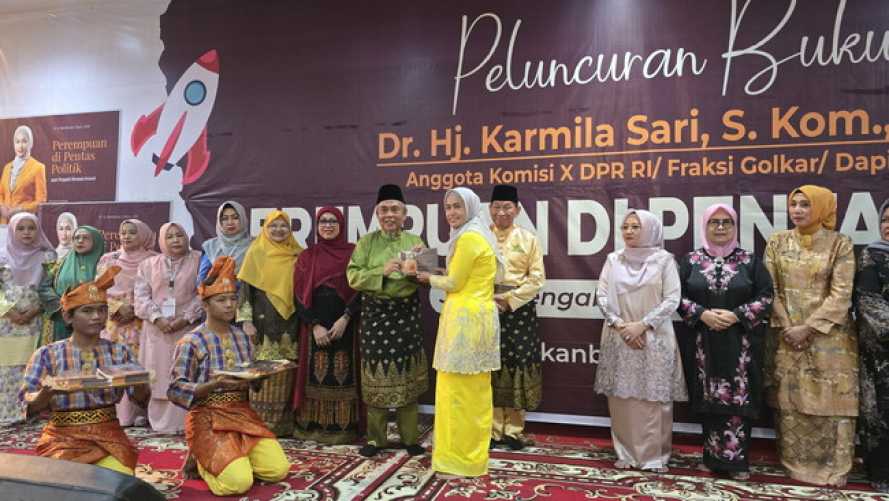 Buku Perdana Karmila Sari Kupas Jejak Pengabdian Perempuan di Dunia Politik