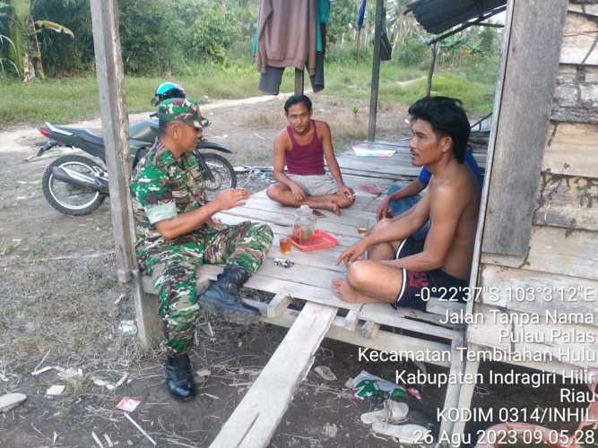 Babinsa Sialang Kunjungi Warga hingga ke Pelosok Desa