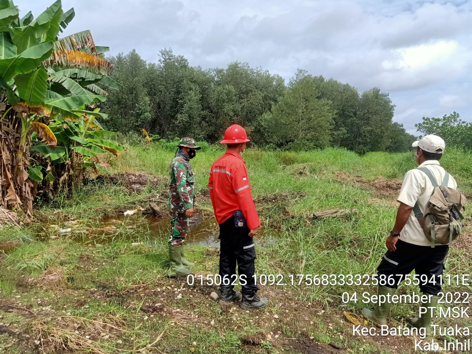 Kopda Sihabuddin Babinsa Koramil 12/Batang Tuaka bersama Tim RPK Patroli Karhutlah