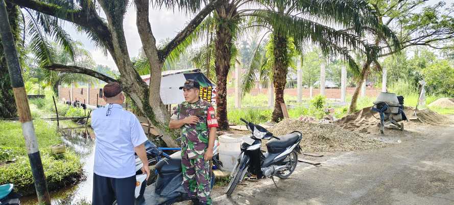 Babinsa Pekanarba dan Lurah Tinjau Progres Pembangunan Koperasi Merah Putih, Capai 15 Persen