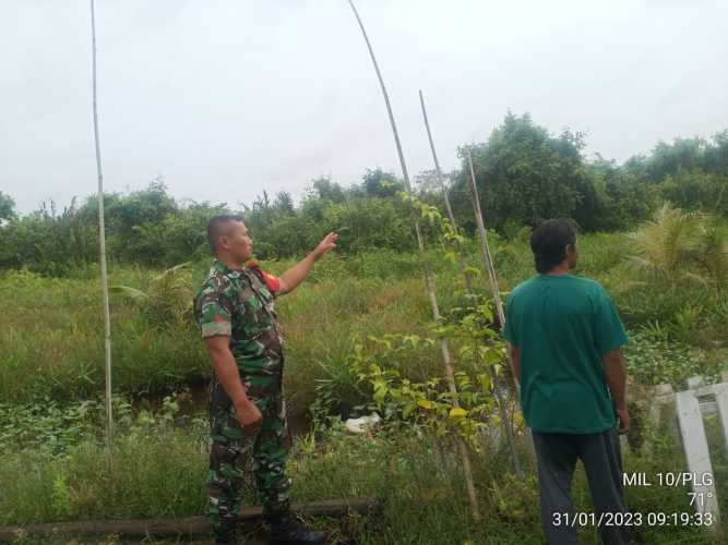 Babinsa Lakukan Serbuan  Karhutlah Terpadu