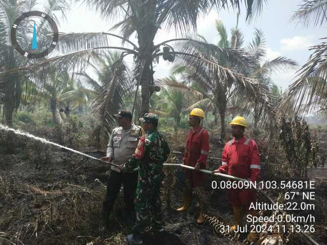 Babinsa Bente Lakukan Pendinginan di Parit Jarau