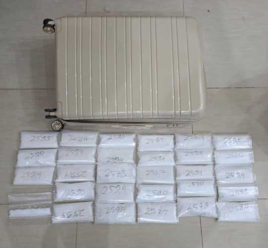 Dua Kurir Sabu Dijanjikan Upah Puluhan Juta Diamankan di Bandara SSK II