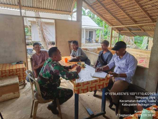 Babinsa Koramil 12/Batang Tuaka Gencarkan Penyuluhan Terpadu untuk Jaga Kebersihan Lingkungan