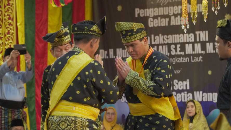 Kasal TNI Muhammad Ali Resmi Sandang Gelar Adat Sebagai Datuk Seri Segara Utama Setia Wangsa